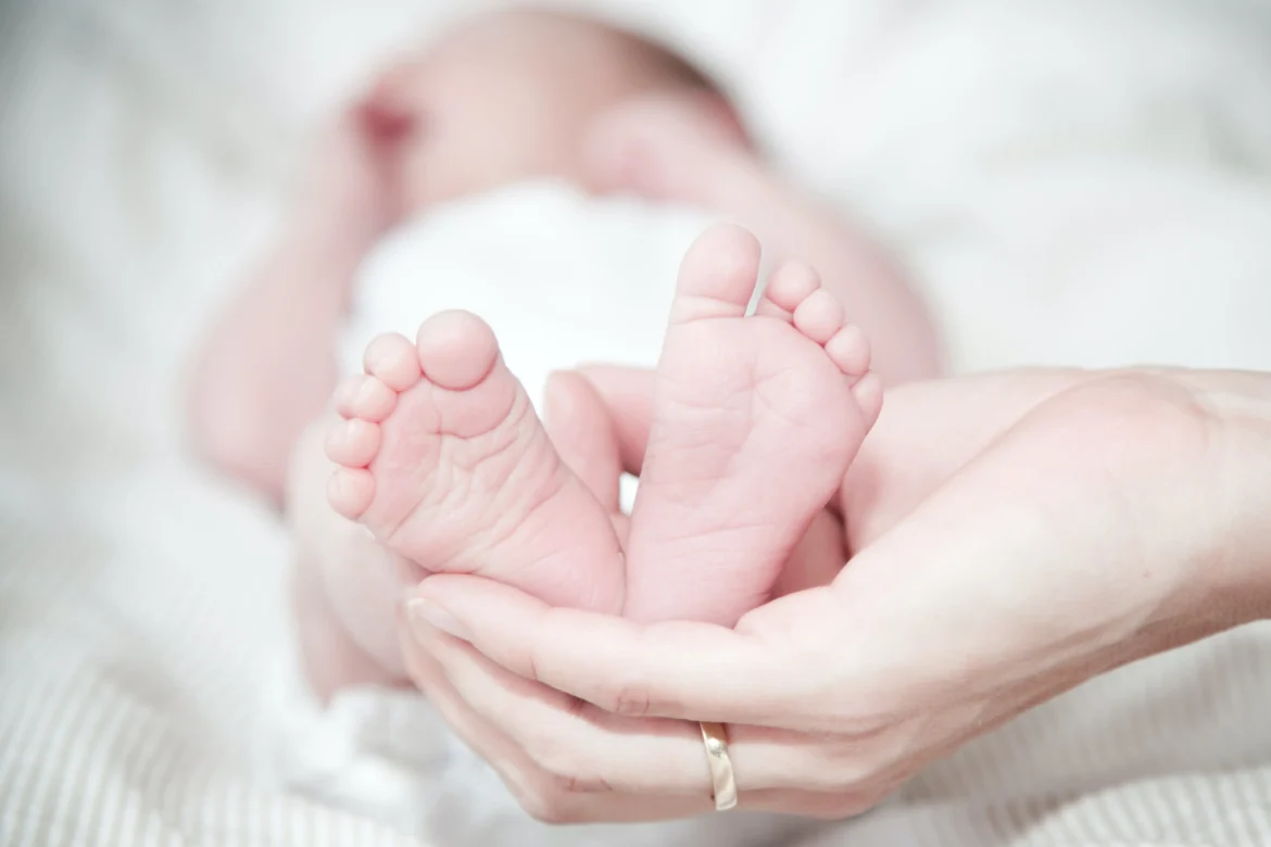 newborn baby child visa in UAE visa for newborn baby in UAE: Fee and cost
