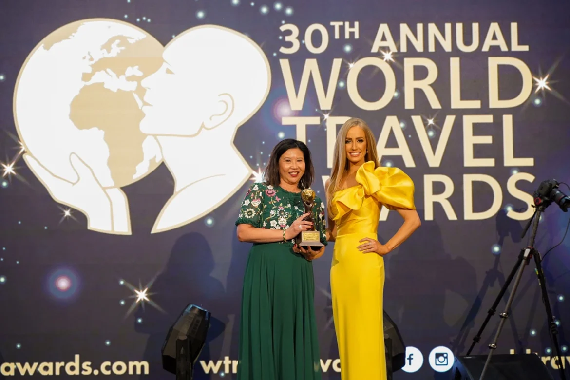 DXB World Travel Award 2 DXB named ‘World's Leading Airport’