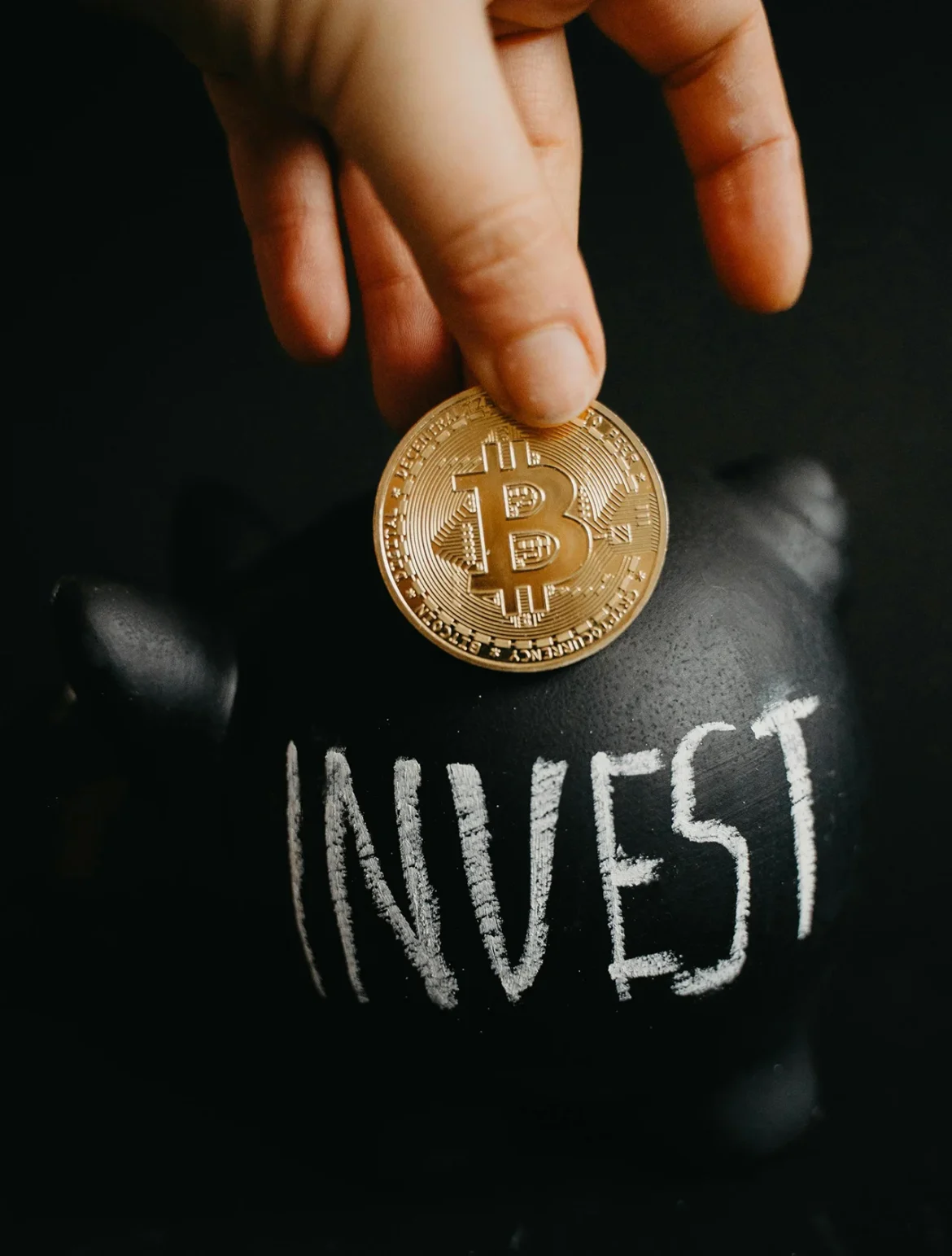 young investors turning to cryptocurrencies in UAE