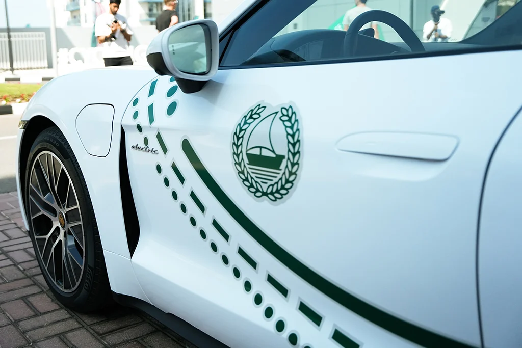 Dubai Police cars: Porsche Taycan
