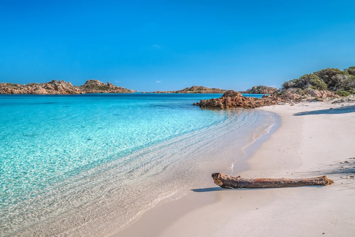 SpiaggiadelCavaliere,Budelli – Credits_Marcello Chiodino) (1)_resize flydubai’s flights to Sardinia