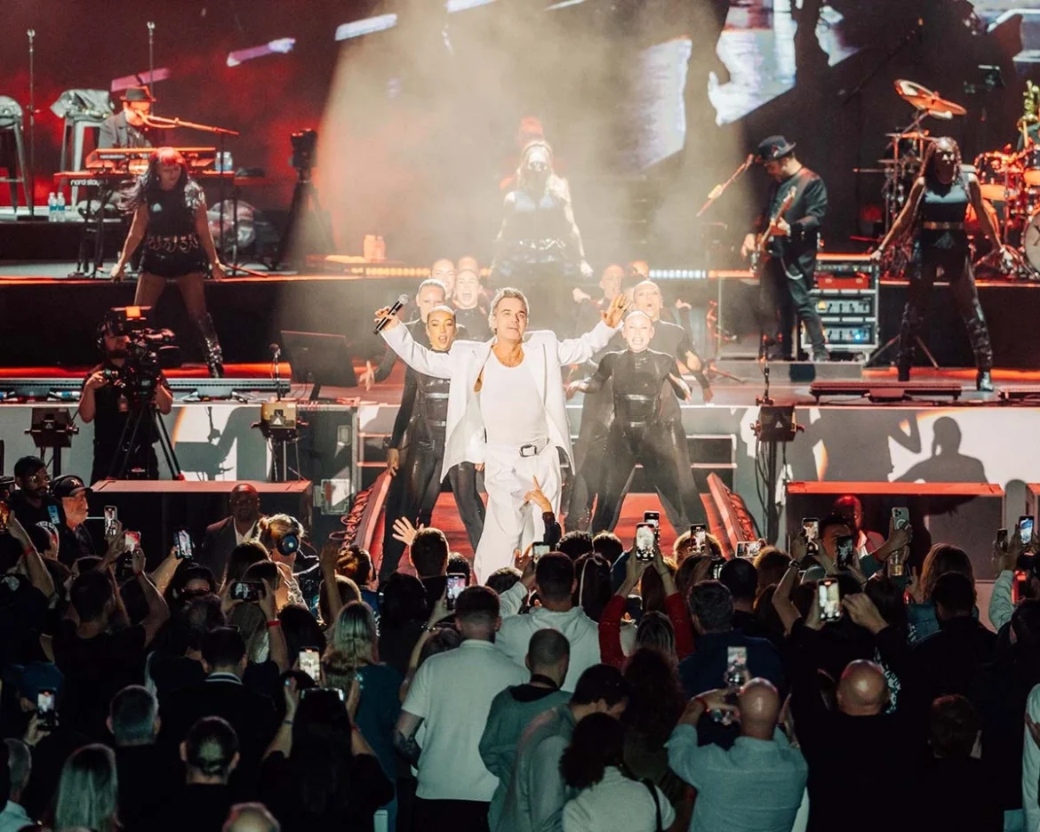 British Pop Superstar Robbie Williams Thrills Abu Dhabi Audience At Saadiyat Nights British Pop superstar Robbie Williams enthrals audience in Abu Dhabi
