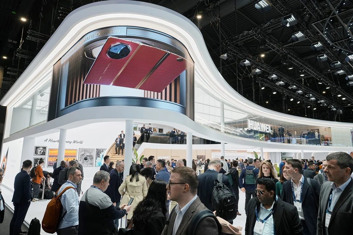 Huawei CBG Booth at MWC25 HUAWEI Mate XT