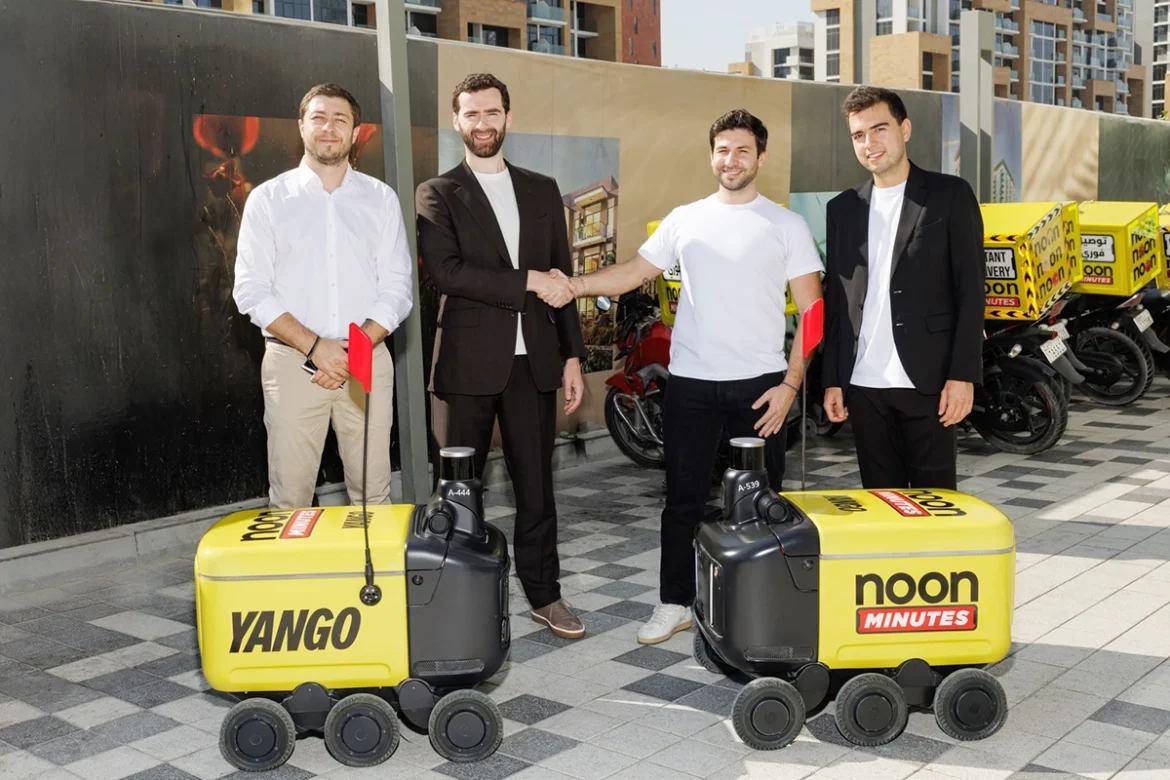 Robots begin delivering groceries for noon in Dubai