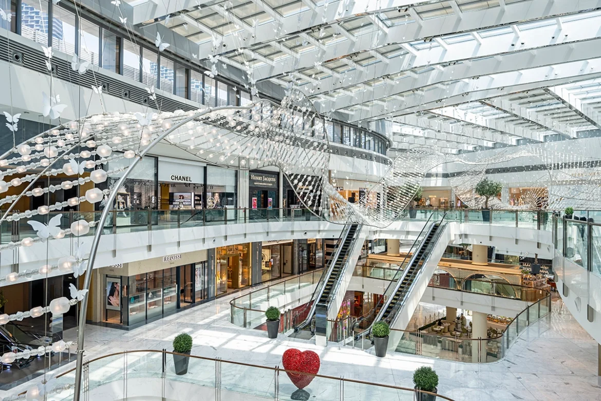 Dubai Mall photos and pictures with images